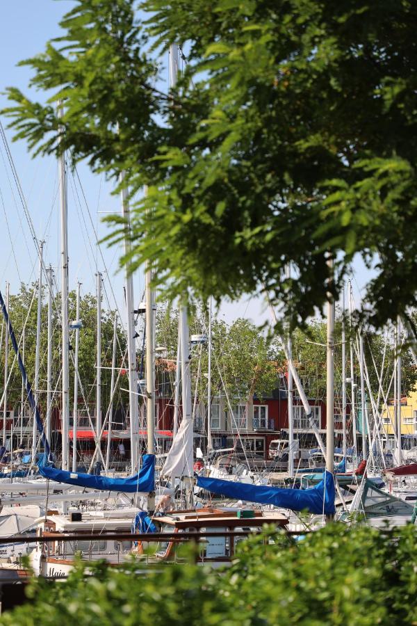 Un Hotel Sur Le Port La Rochelle  Luaran gambar
